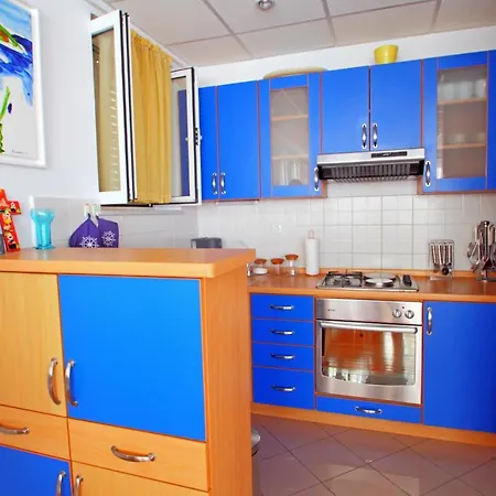 Nikatoni Apartament *