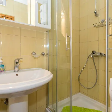 Nikatoni Apartament *