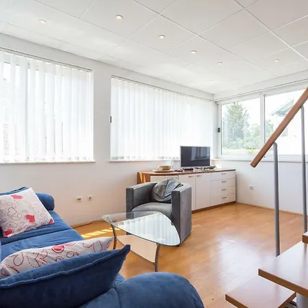 Apartament Nikatoni *